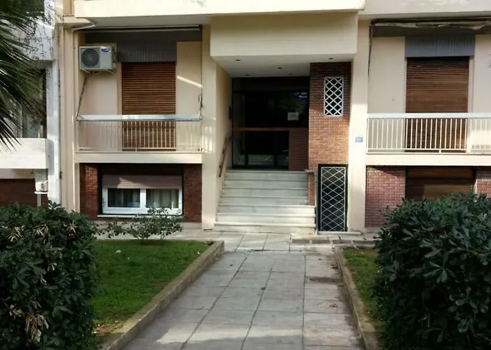 Modern, Ideally Located Studio